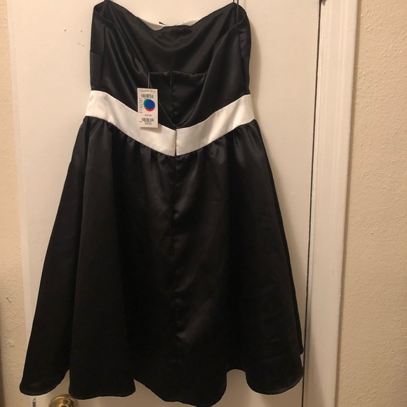 Strapless dress - Picture 2 of 3